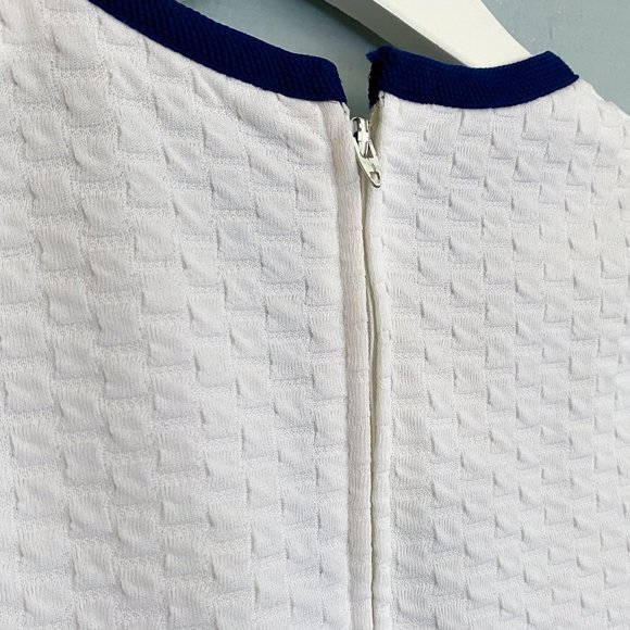 VINTAGE 70’s White & Navy Sleeveless Keyhole Dress - Picture 6 of 7